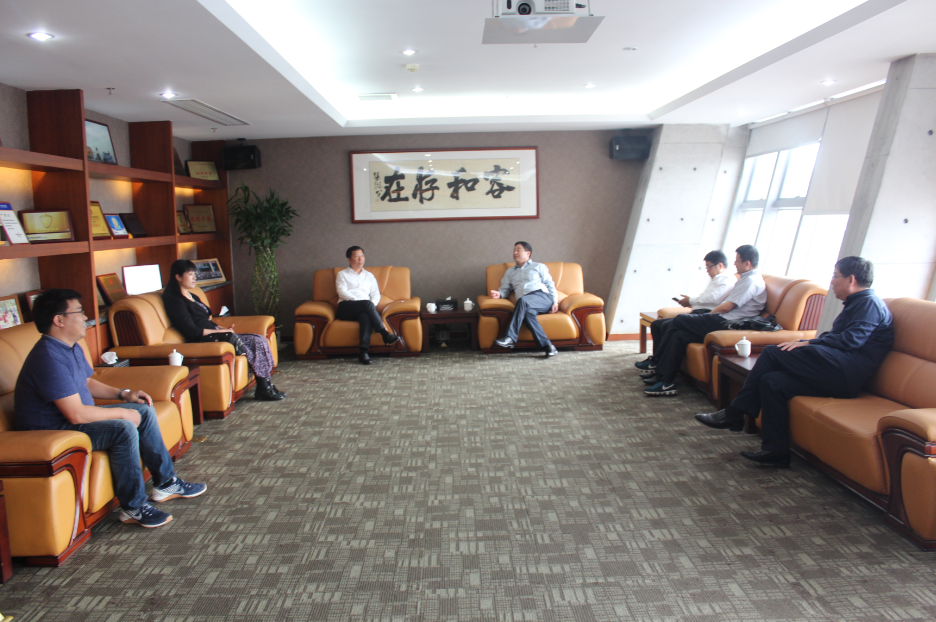 集團董事長、總裁劉裕會見來訪濟南大學領導