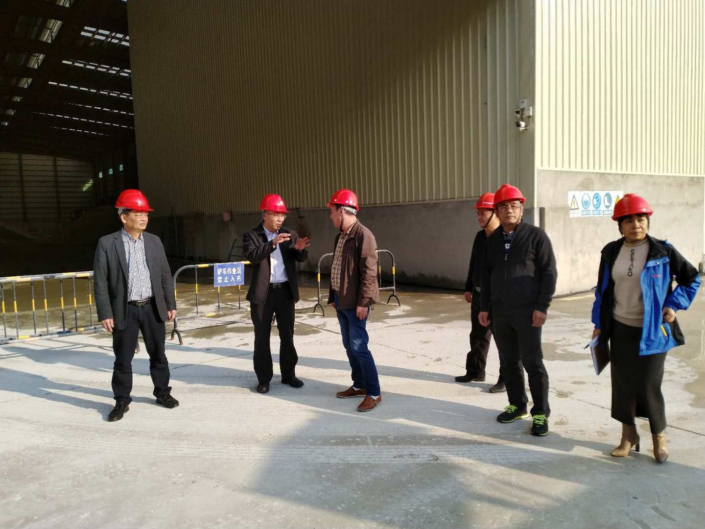 寮步鎮(zhèn)領導到東莞市創(chuàng)杰新型建材有限公司 開展春節(jié)前安全生產(chǎn)檢查工作