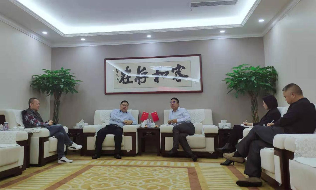 南寧產(chǎn)業(yè)投資集團領(lǐng)導蒞臨港創(chuàng)建材公司參觀考察