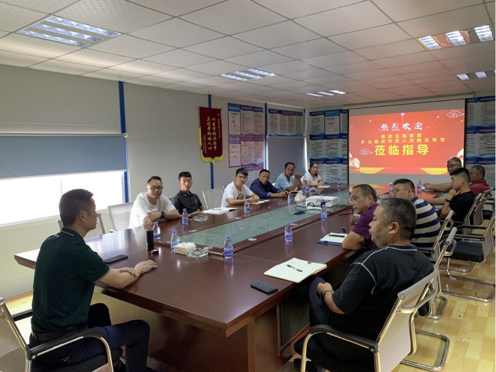 集團(tuán)領(lǐng)導(dǎo)蒞臨陽(yáng)西信威公司指導(dǎo)工作