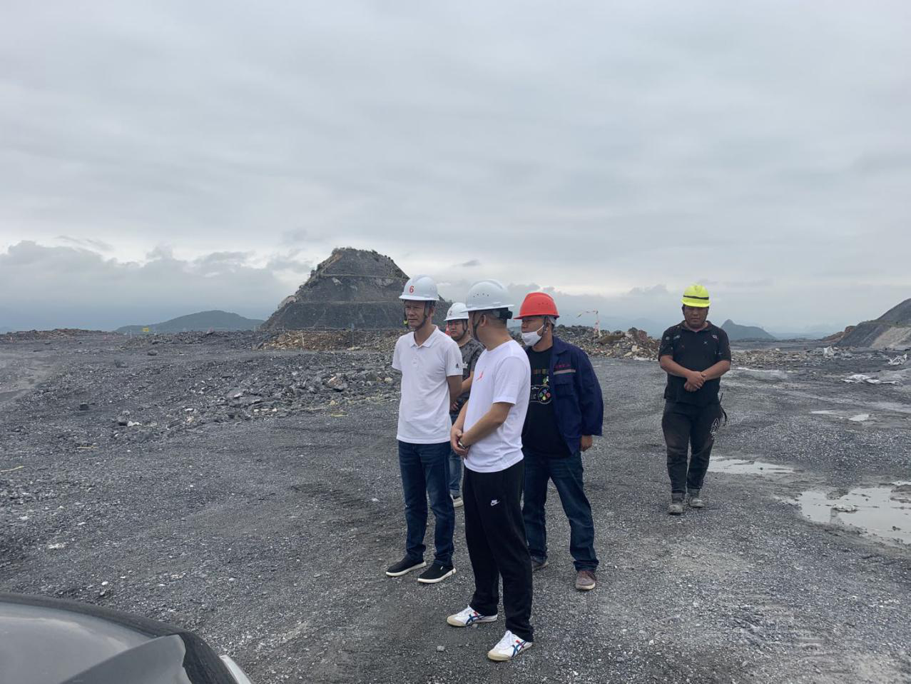 集團(tuán)領(lǐng)導(dǎo)蒞臨英德港灣公司開(kāi)展節(jié)前安全檢查指導(dǎo)工作