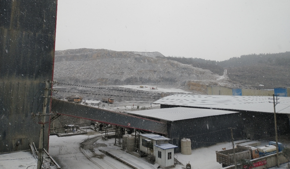 嚴寒面前勇向前，堅守崗位顯擔當   ——致敬浴“雪”奮戰(zhàn)的戶外工作者們