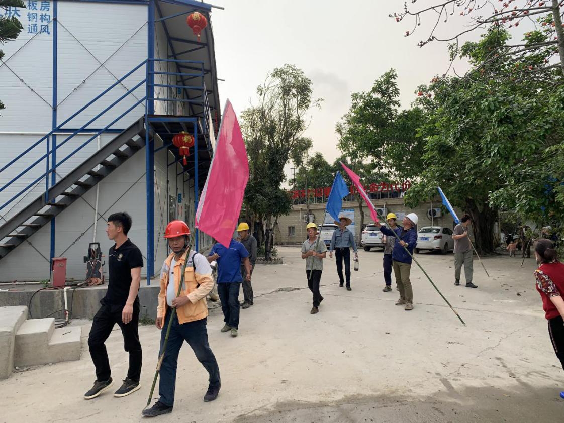 春來(lái)礦山綠意濃  ——陽(yáng)西信威公司開(kāi)展植樹(shù)造林、礦山復(fù)綠活動(dòng)