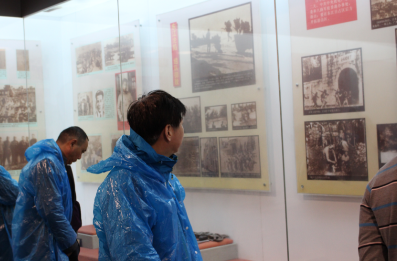 集團組織開展“我與小樹同成長”植樹節(jié)活動-