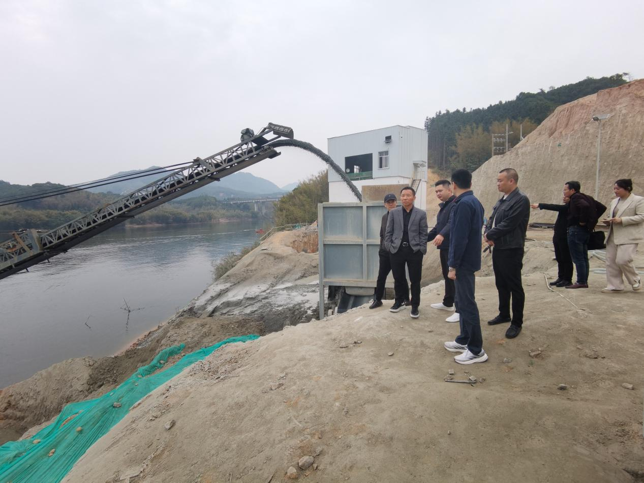 集團董事長、總裁劉裕率隊考察英德市上營礦區(qū)項目